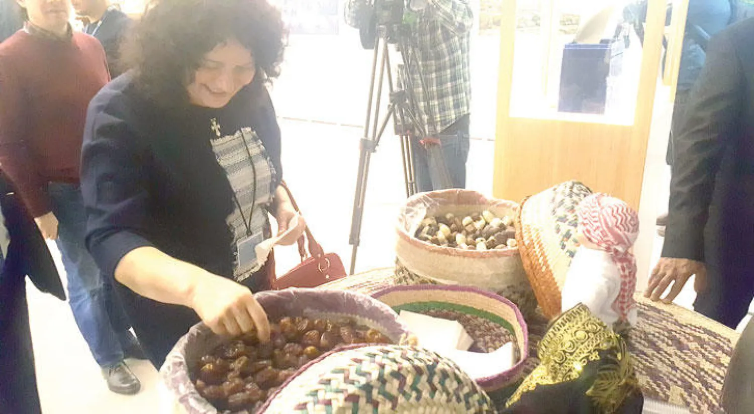 الأدوات الحرفية والألبسة