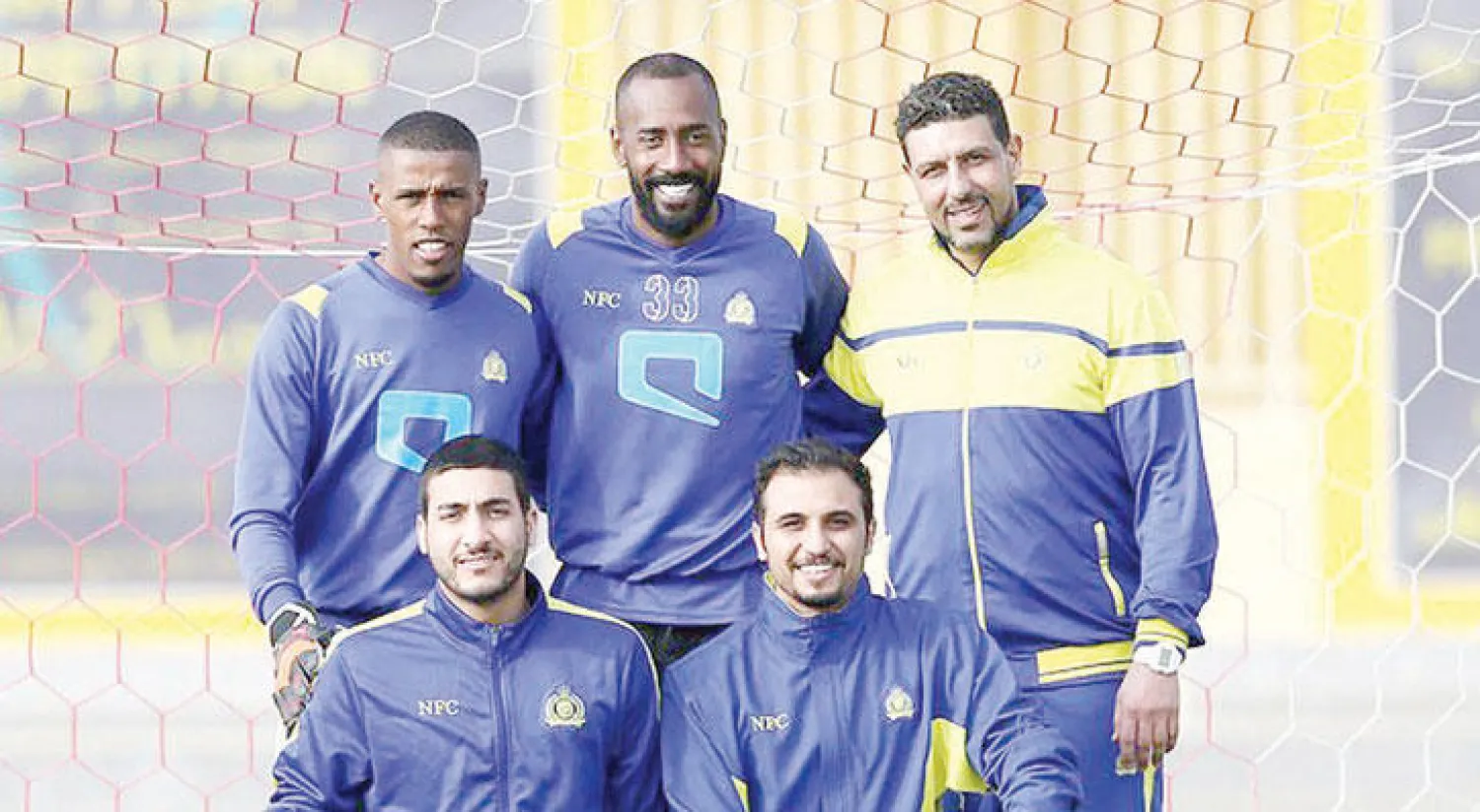 وليد عبد الله وجد حفاوة كبيرة من زملائه لاعبي النصر في أول تدريب (المركز الإعلامي بنادي النصر)