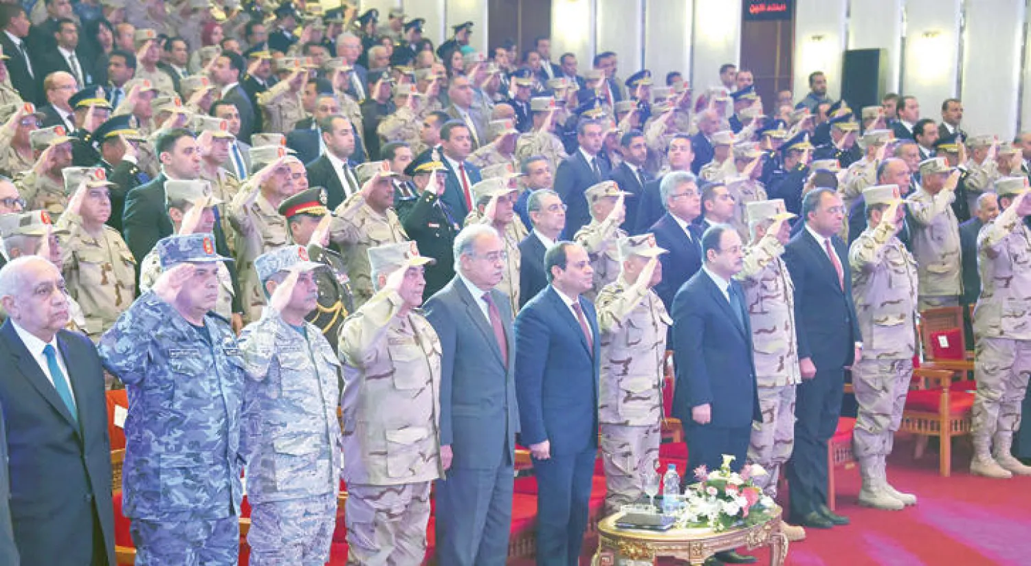 الرئيس السيسي في ختام ندوة عقدتها القوات المسلحة أمس («الشرق الأوسط»)