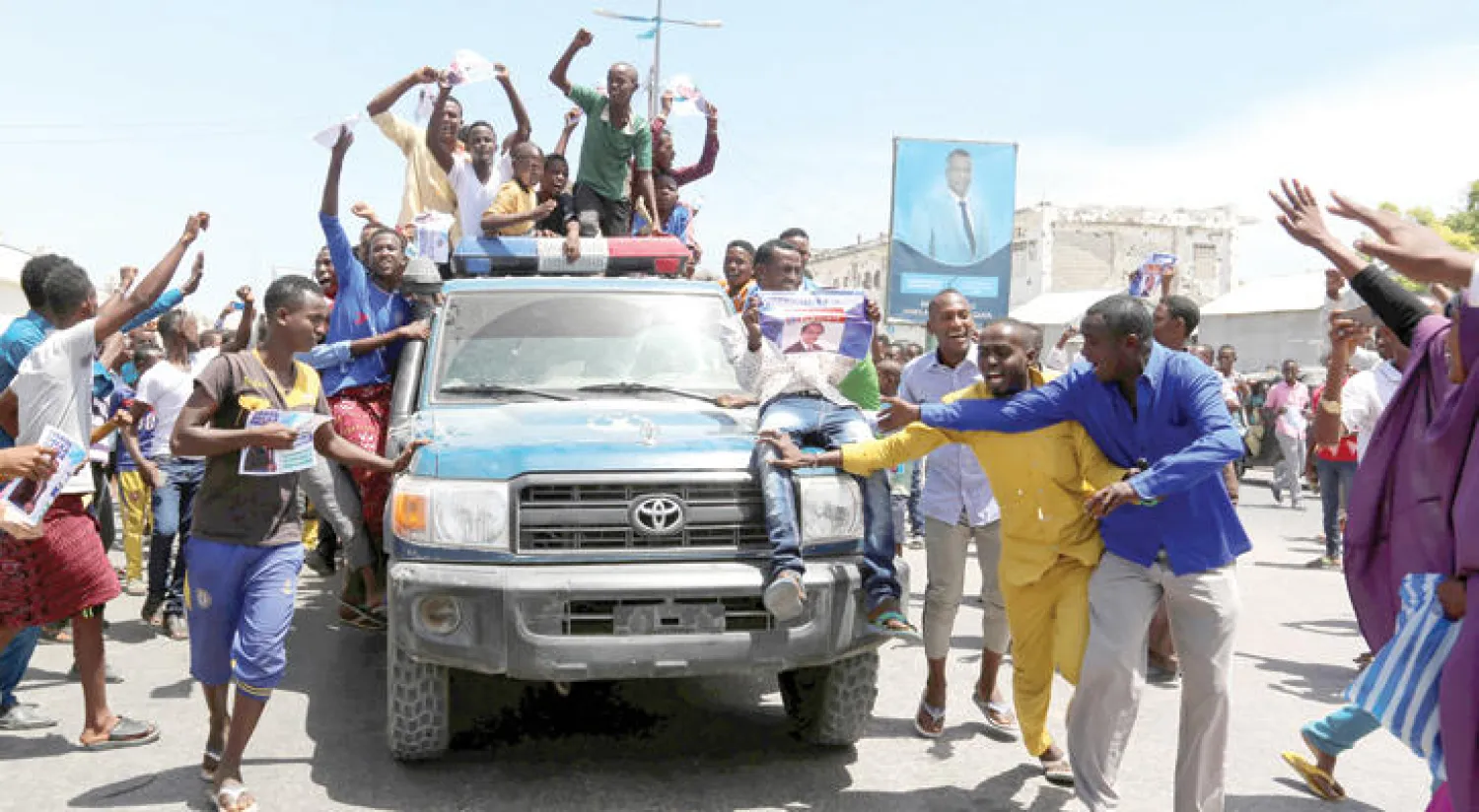 جانب من احتفالات الصوماليين بفوز فرماجو بالانتخابات الرئاسية (رويترز)