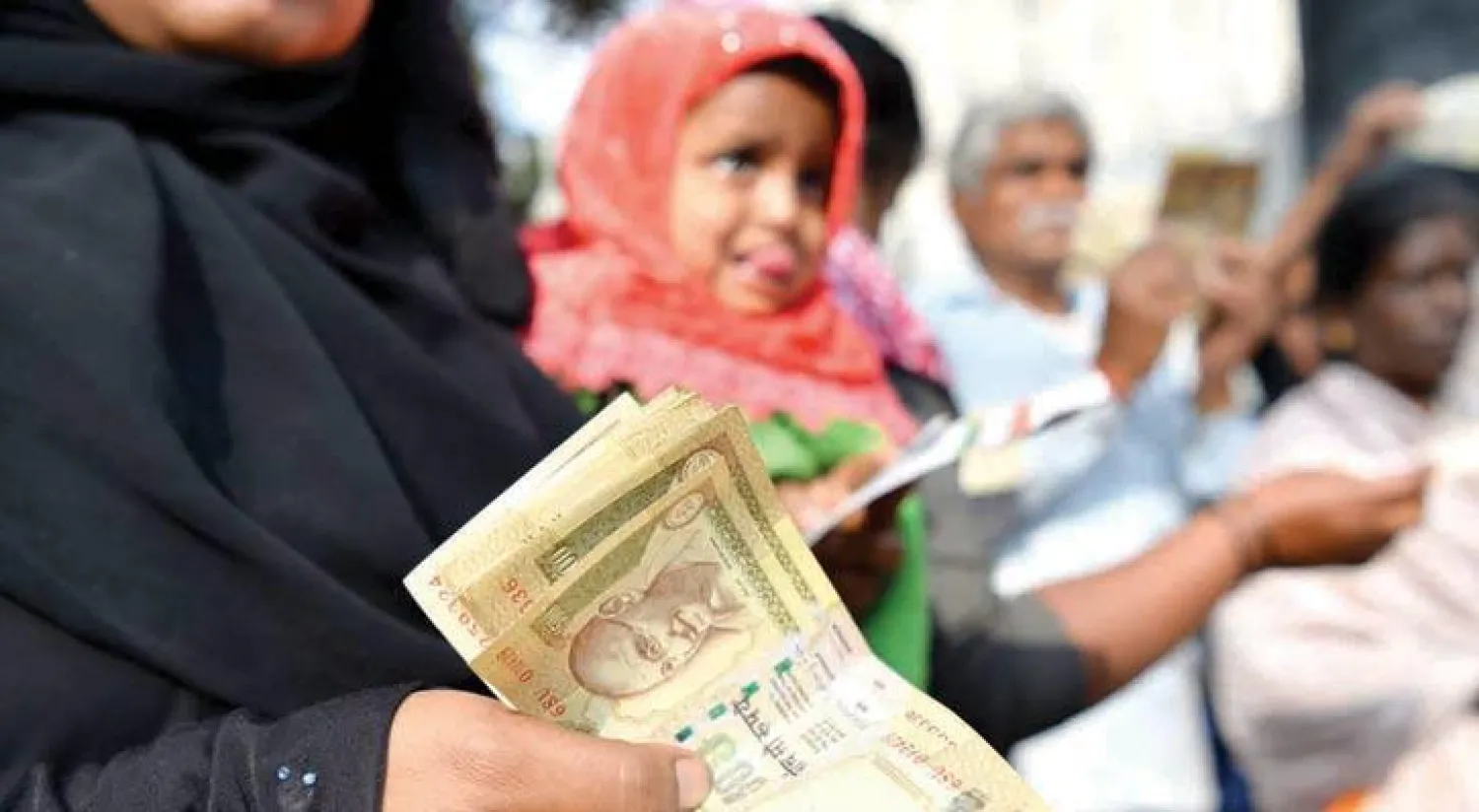 إلغاء تداول العملات الورقية الكبيرة في الهند يظهر الحاجة إلى نظام مصرفي إسلامي