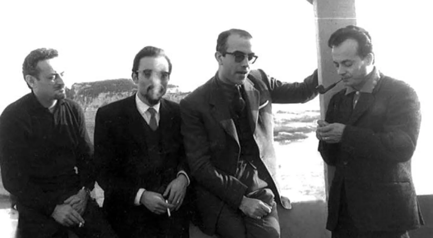 من اليمين: أدونيس، شوقي أبي شقرا، أنسي الحاج ويوسف الخال