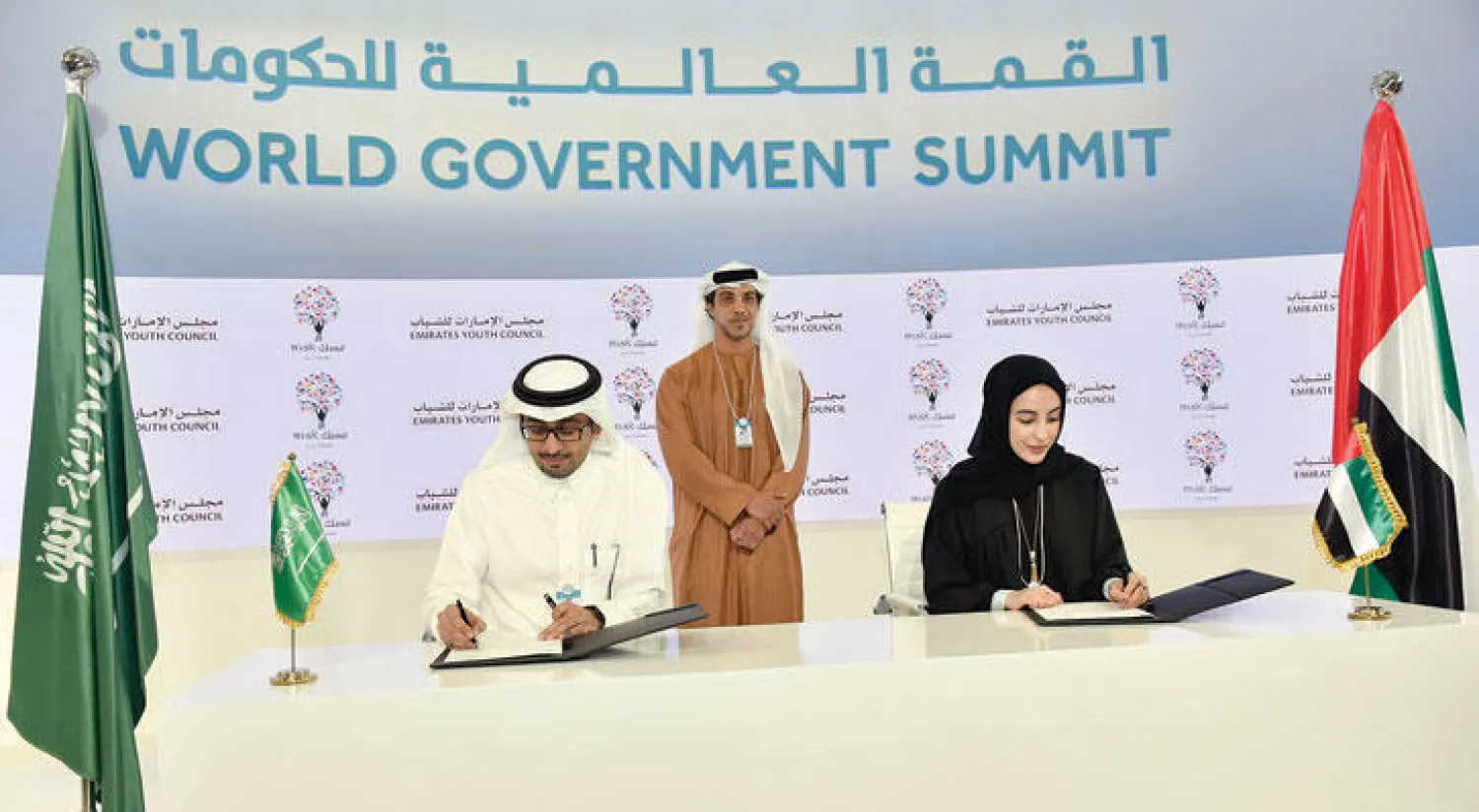 توقيع المذكرة  في دبي أمس («الشرق الأوسط»)