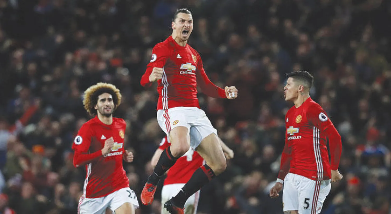 إبراهيموفيتش أثبت أنه ما زال قادرا على اللعب في أعلى المستويات رغم تقدمه بالعمر (رويترز)