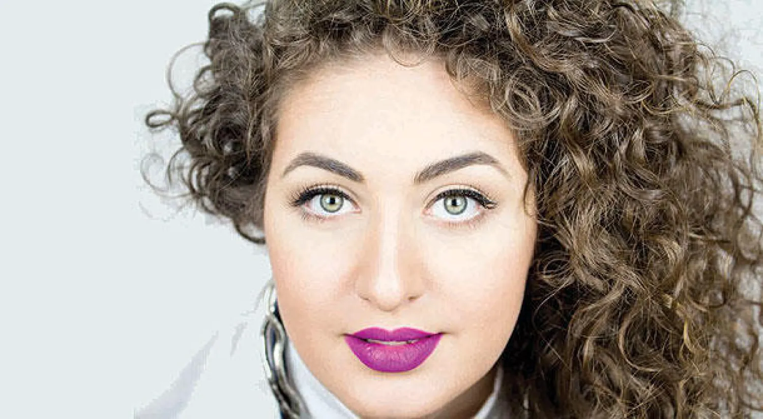 السوبرانو الأرمينية آنوش هوفهانيسيان