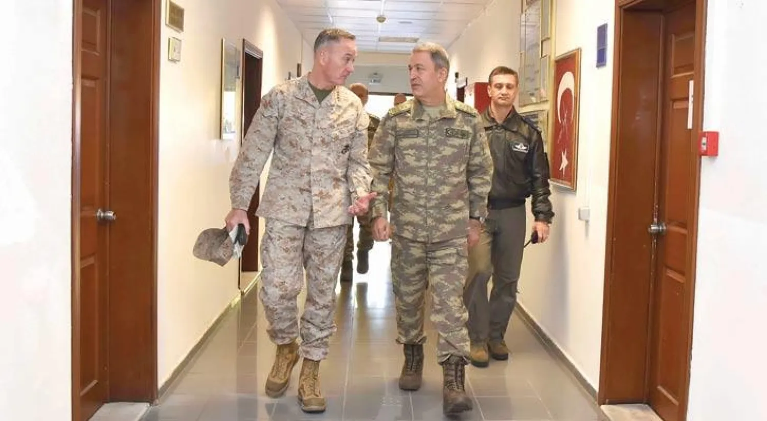 رئيسا الأركان التركي والأميركي في انجرليك أمس (أ. ب)