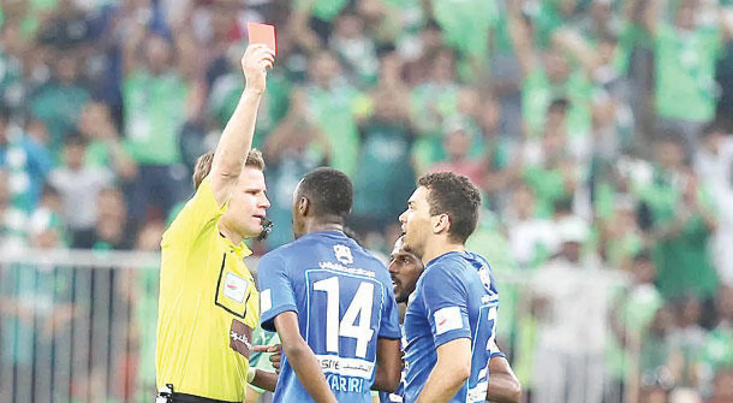 الصافرة الأجنبية لم توقف الجدل المستمر حول التحكيم في الملاعب السعودية («الشرق الأوسط»)