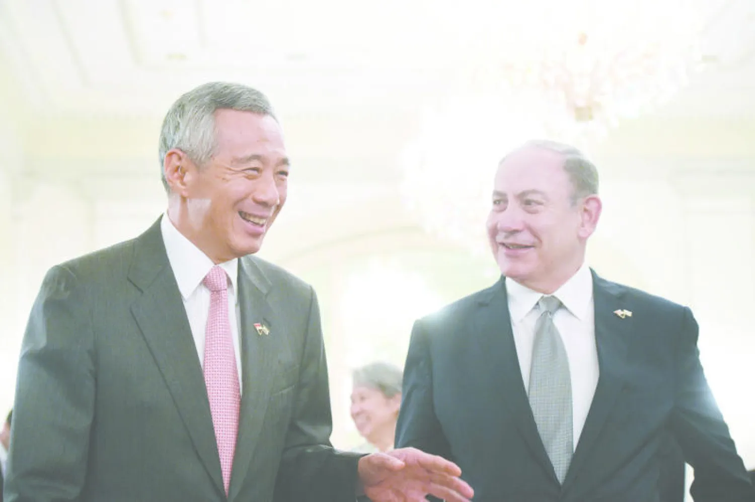 لي هسين لونغ وبنيامين نتنياهو خلال مؤتمرهما الصحافي المشترك في قصر الرئاسة أمس (أ.ب)