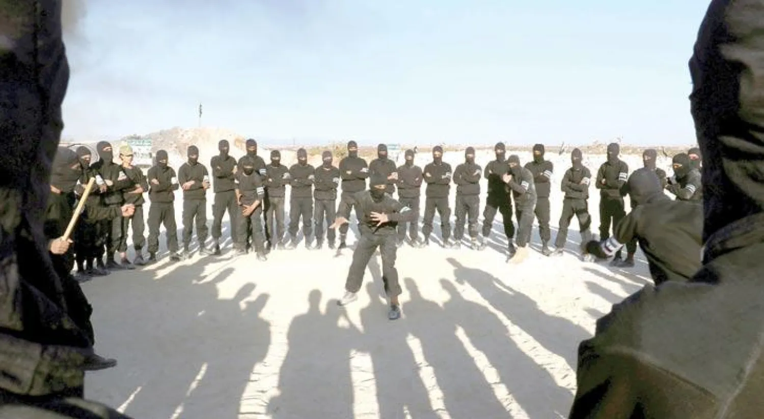 مقاتلون من الفصائل المعارضة يحضرون تدريبًا في إدلب شمال غربي سوريا في أكتوبر الماضي  (رويترز)