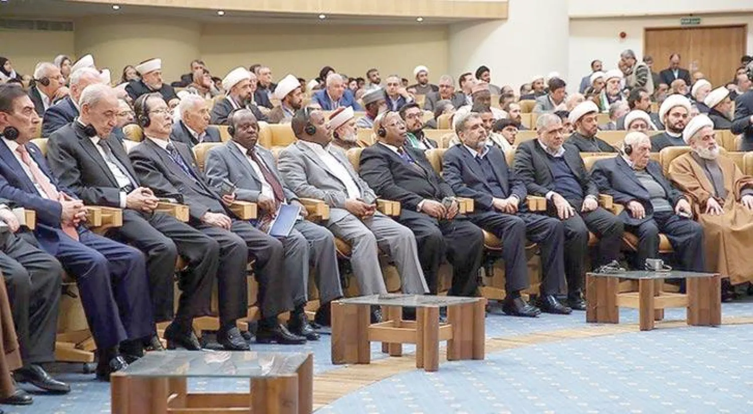 جانب من الحضور في «مؤتمر دعم الانتفاضة» في طهران أمس، وبدا بري وشلح ونصر (وكالة تسنيم)