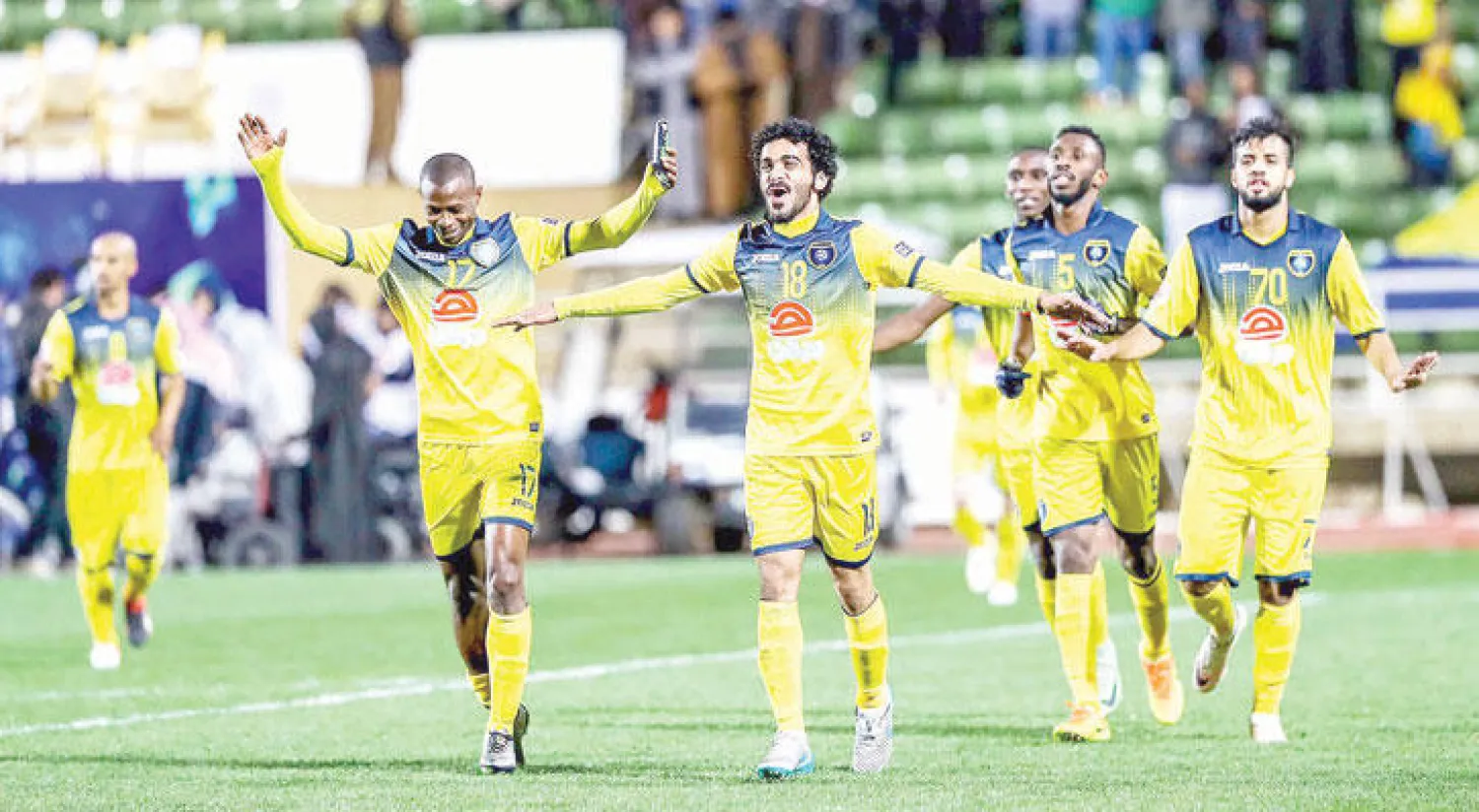 لاعبو التعاون يحتفلون بفوزهم الآسيوي («الشرق الأوسط»)