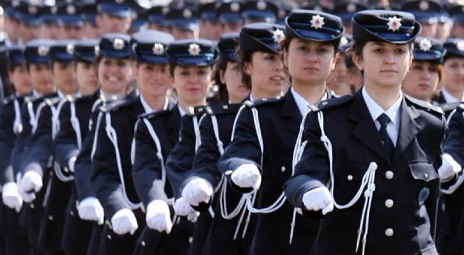 رفع الحظر عن الحجاب في صفوف الجيش (رويترز)