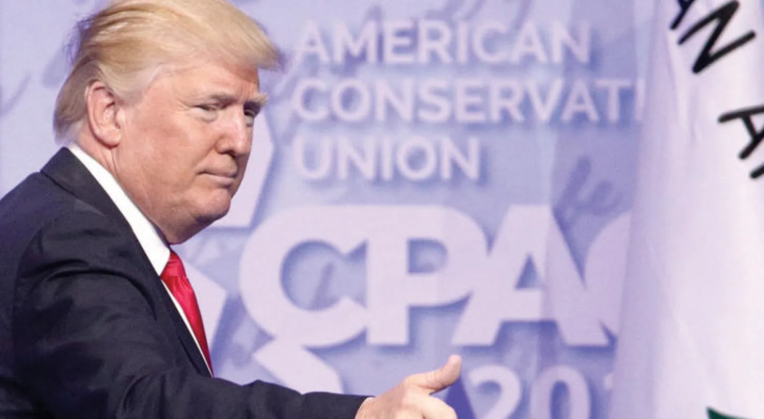 الرئيس ترمب في مؤتمر العمل السياسي للمحافظين الجمهوريين أمس (أ.ف.ب)