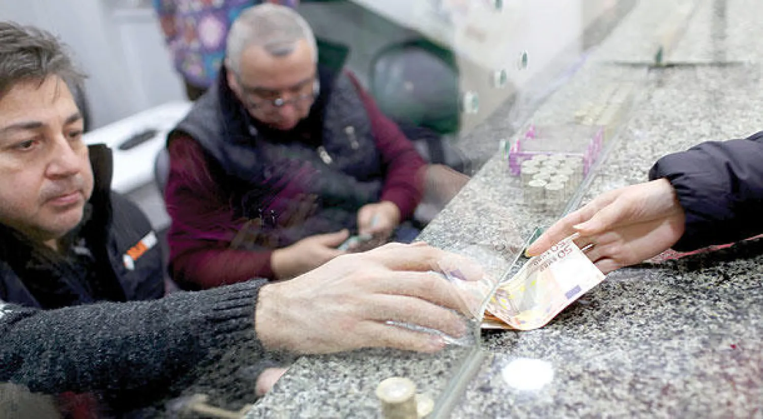 أحد مكاتب الصيرفة في اسطنبول (إ.ب.أ)