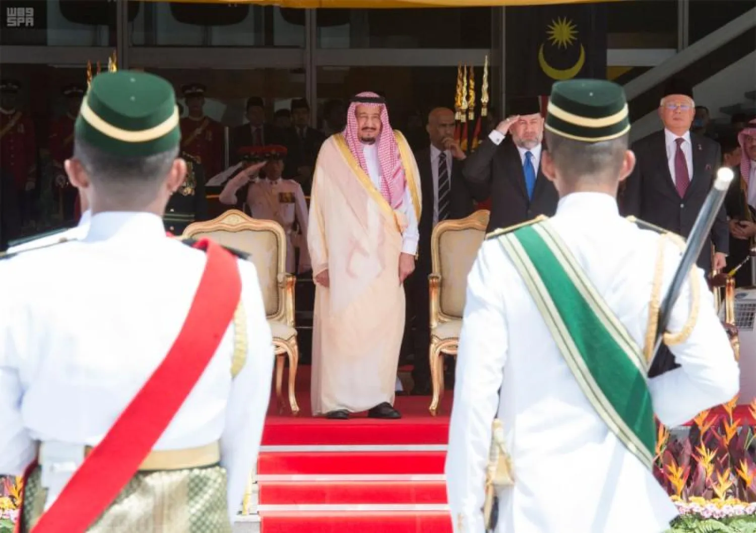 خادم الحرمين الشريفين لدى وصوله الى كوالامبور (واس)