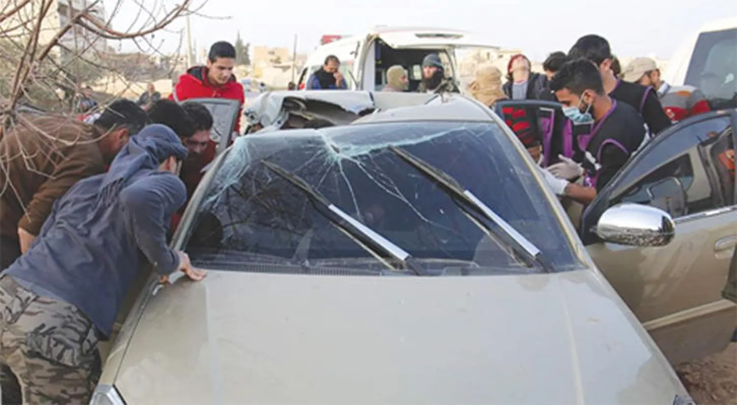 صورة من بوابة «إدلب» لسيارة أبو الخير التي استهدفتها طائرة درون أميركية («الشرق الأوسط»)