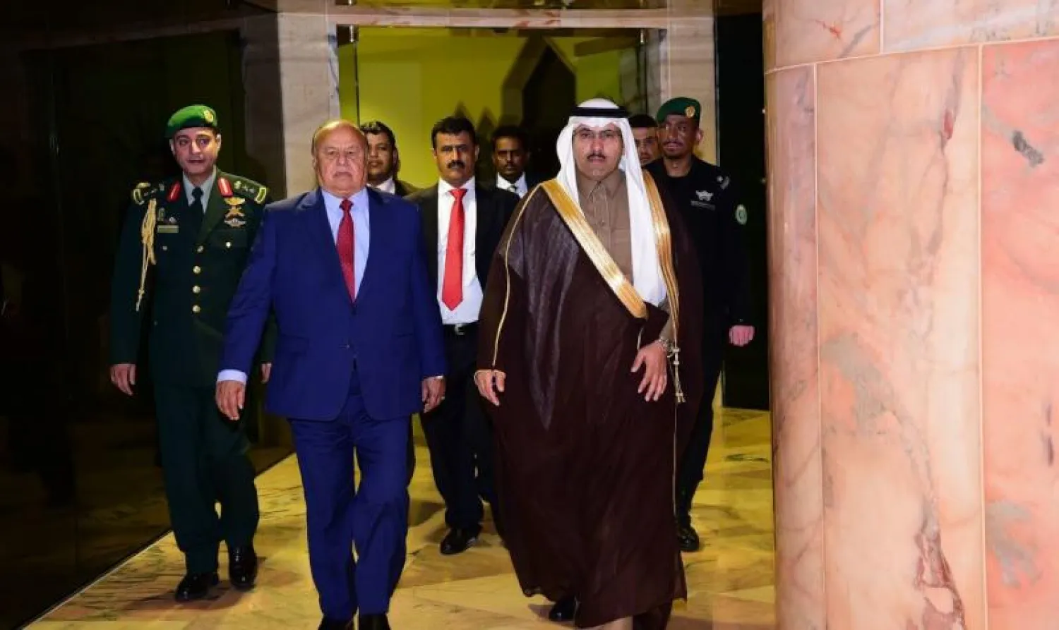 الرئيس اليمني هادي لدى وصوله الرياض (وكالة الأنباء اليمنية الرسمية)