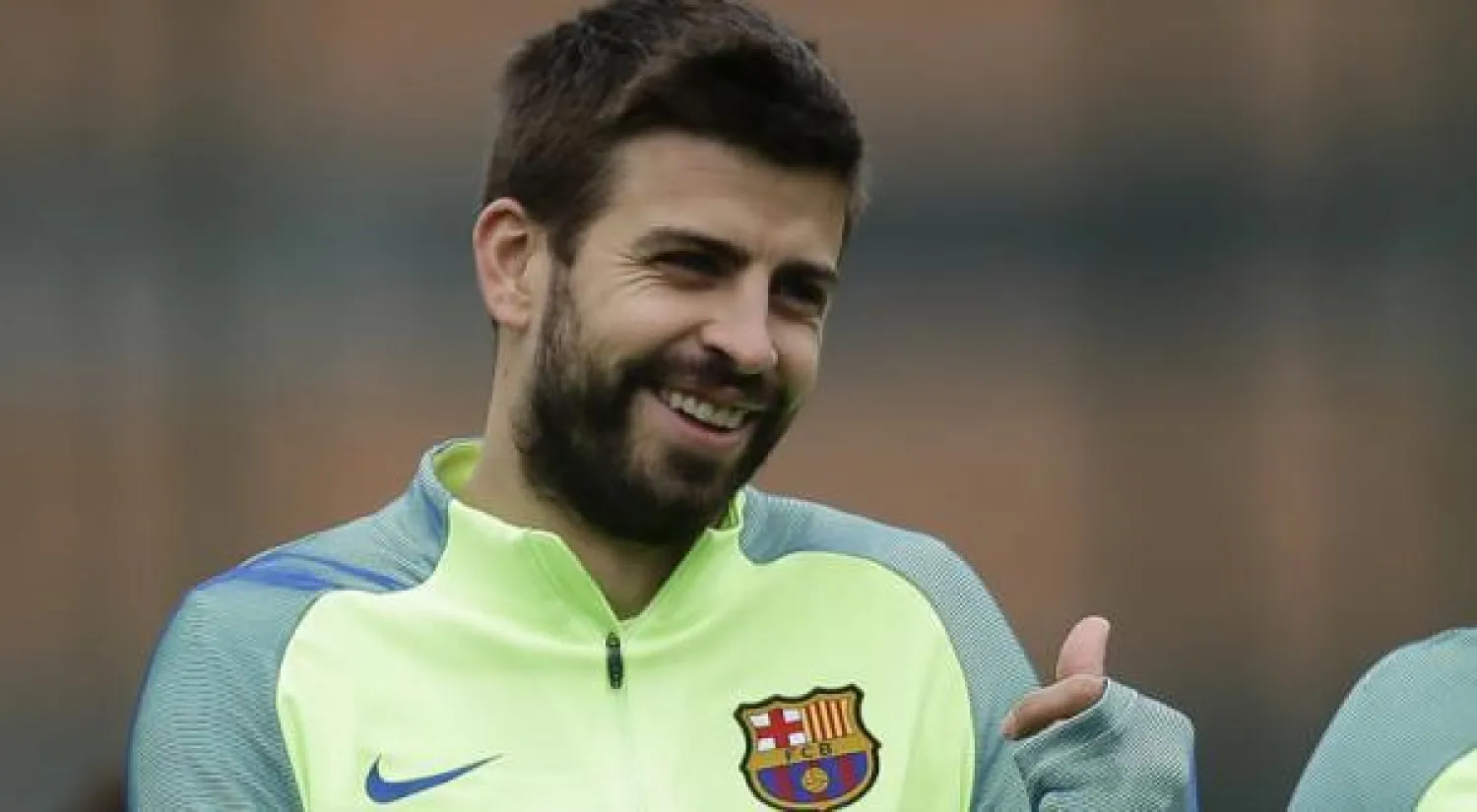 جيرارد بيكيه نجم دفاع برشلونة الإسباني (أ.ب)