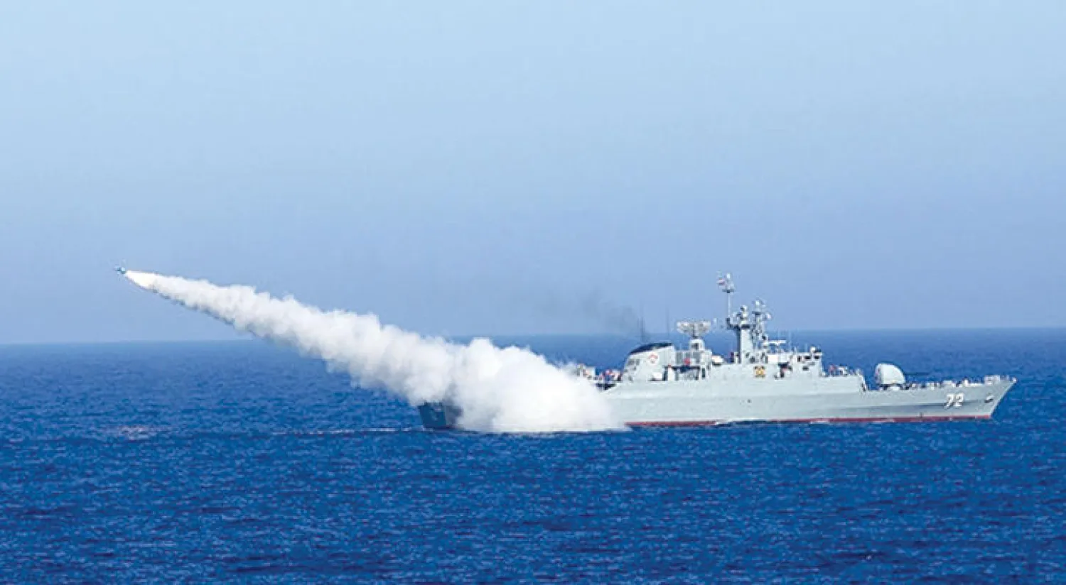صورة أرشيفية من مناورات صاروخية للقوات البحرية الإيرانية في مياه الخليج العربي (وكالة فارس)