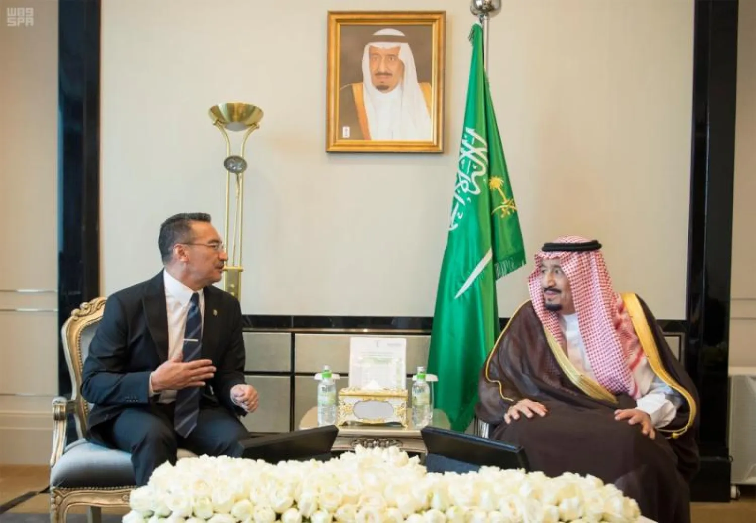 خادم الحرمين يؤكد على أهمية التعريف بالإسلام ومحاربة الإرهاب