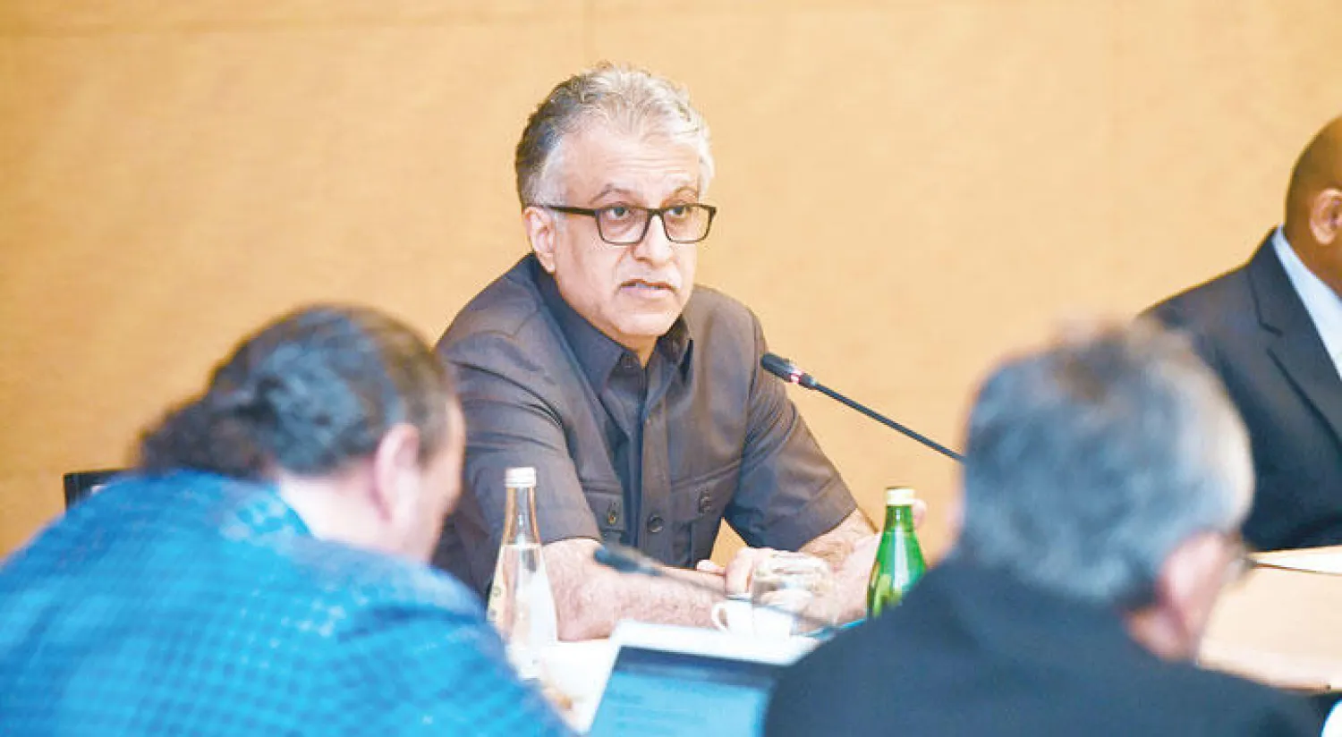 الشيخ سلمان بن إبراهيم لدى ترؤسه اجتماع المكتب التنفيذي للاتحاد الآسيوي («الشرق الأوسط»)