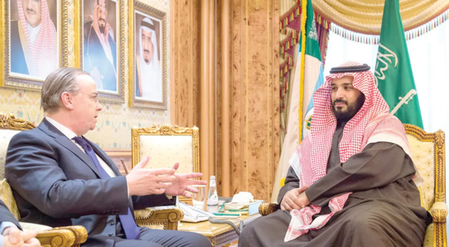 الأمير محمد بن سلمان ولي ولي العهد خلال لقائه الرئيس التنفيذي لمجموعة «HSBC» (واس)