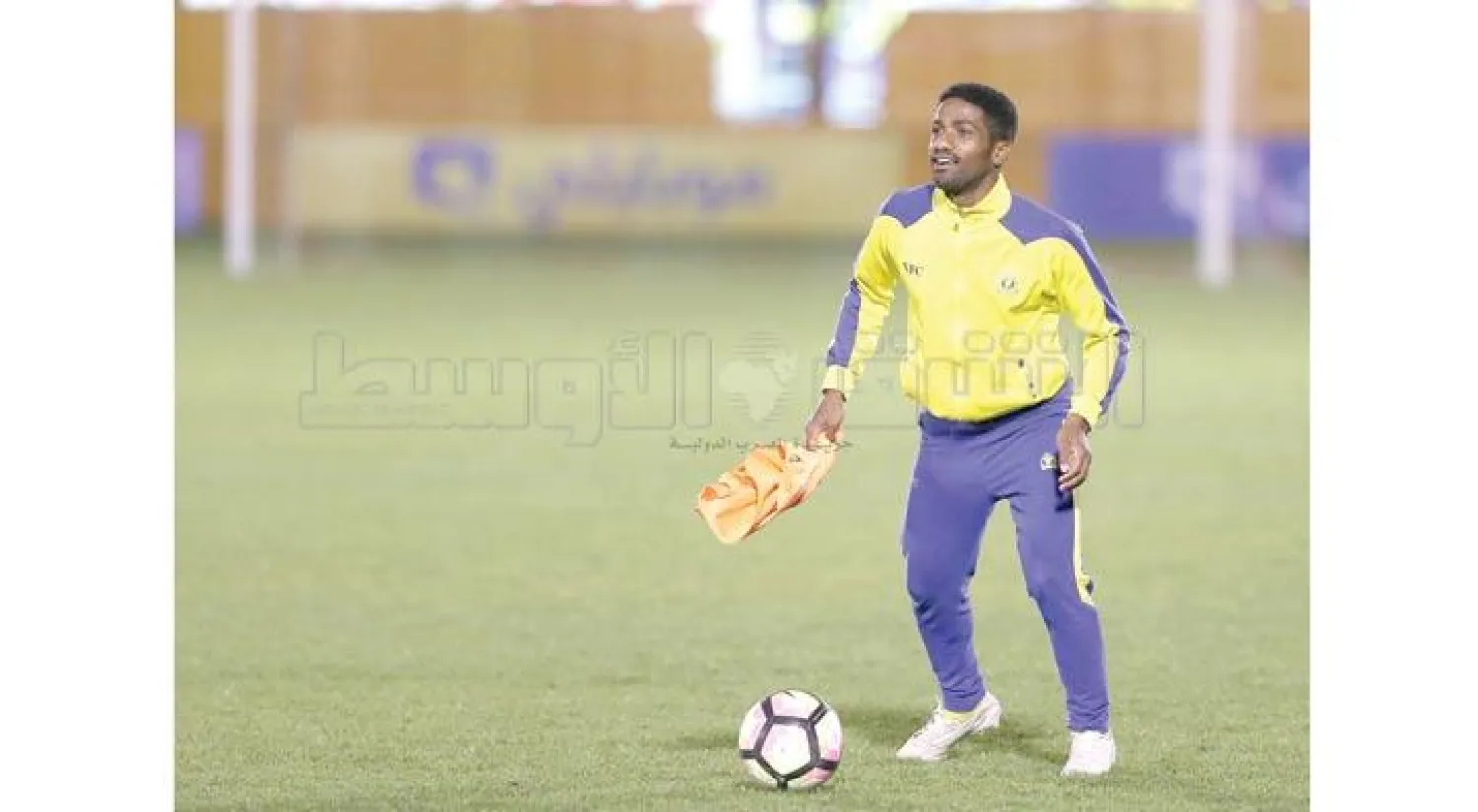 عوض خميس لدى مشاركته في تدريبات النصر الأخيرة (تصوير: عبد العزيز النومان)