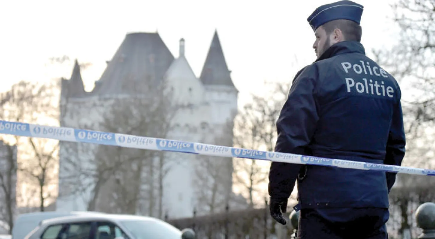 إجراءات أمنية فرضتها السلطات البلجيكية في شوارع بروكسل بعد توقيف رجل على علاقة بمتشددين أمس أثناء قيادته سيارة تحمل أسطوانتي غاز أمس (رويترز)