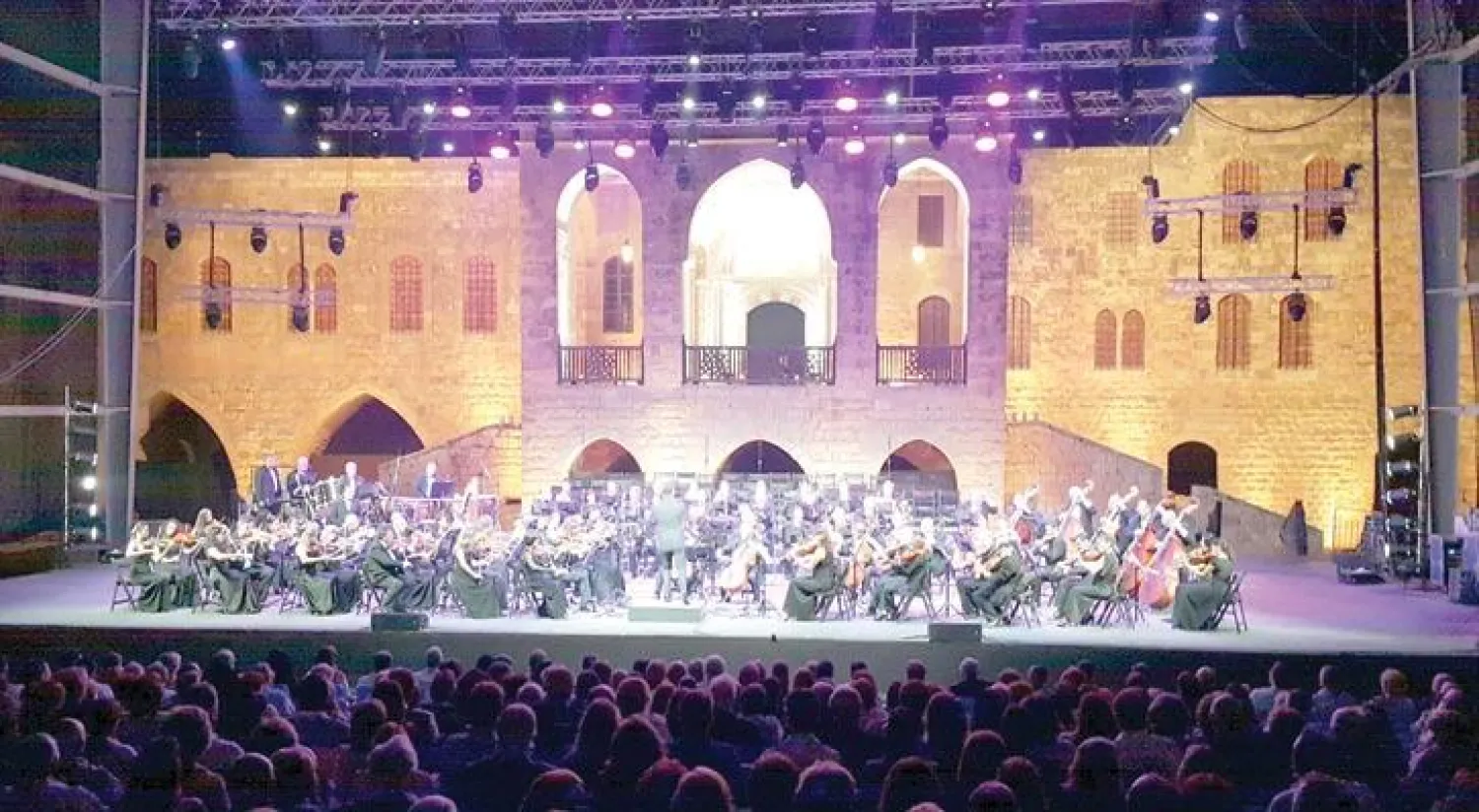 حين تتناغم الآثار مع الموسيقى في بيت الدين  ({الشرق الأوسط})