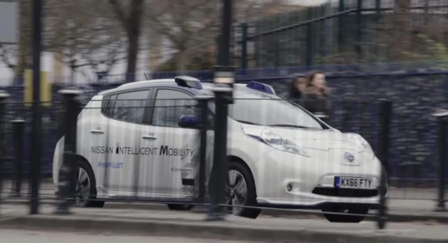 سيارة ذاتية القيادة من «نيسان» في شوارع لندن (صورة من موقع «سكاي نيوز»)