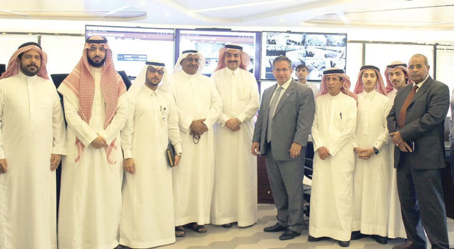 الرئيس التنفيذي لمصرف لـ{ الراجحي} ونائبه يتفقدان أعمال ومقر الإدارة العامة للعاديات السعودية