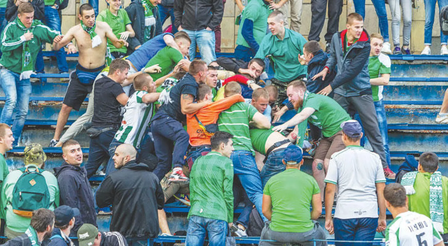 برلماني روسي يقدم حلاً فريداً لمشاجرات المشجعين في المباريات