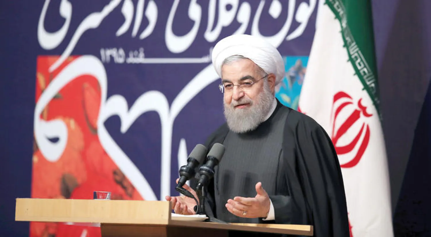 الرئيس الإيراني حسن روحاني لدى مشاركته في المؤتمر السنوي للمحامين الإيرانيين أمس في طهران