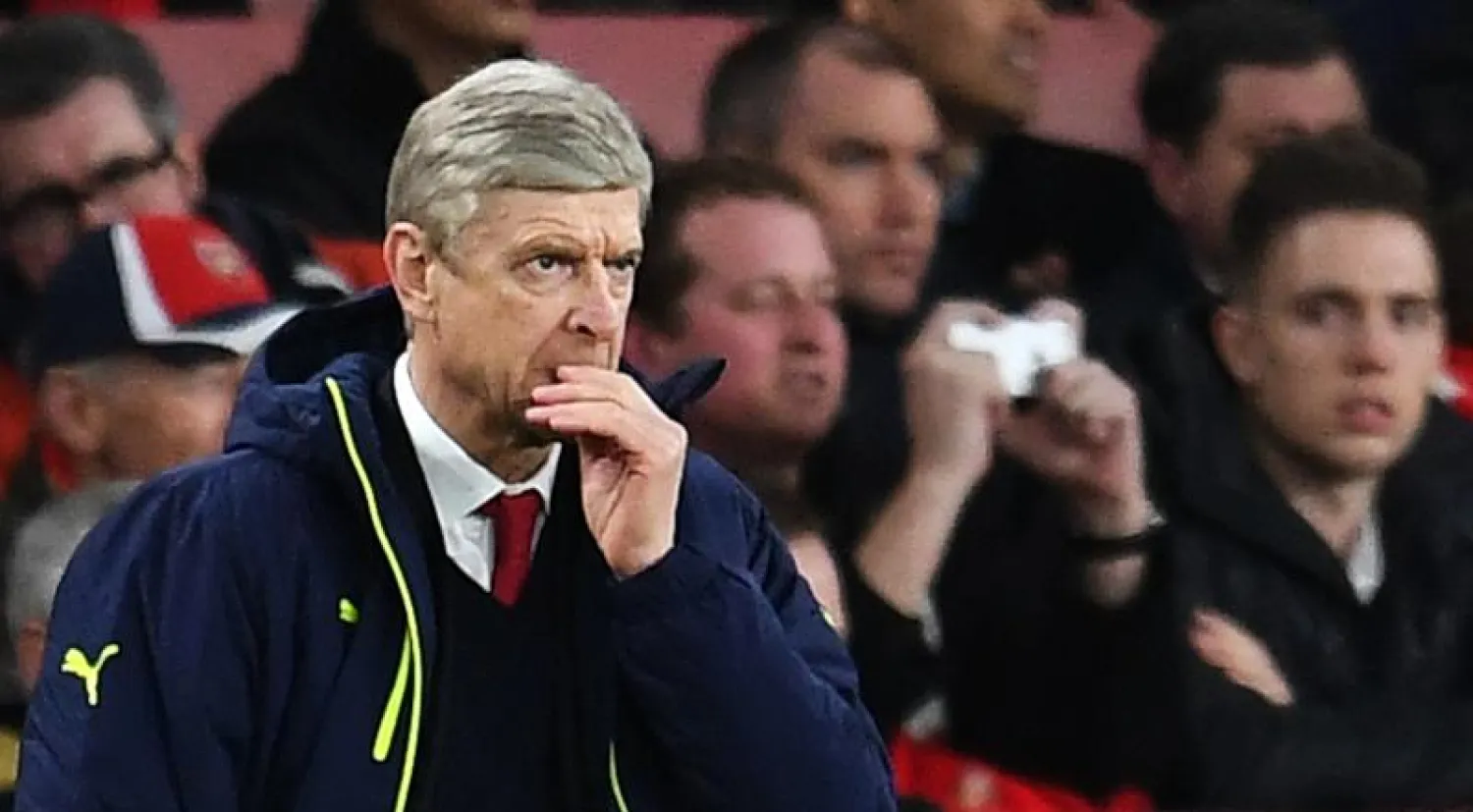 الفرنسي آرسين فينغر مدرب أرسنال خلال مباراة فريقه أمام بايرن ميونيخ الألماني في إياب دور الـ16 لدوري أبطال أوروبا (إ.ب.أ)