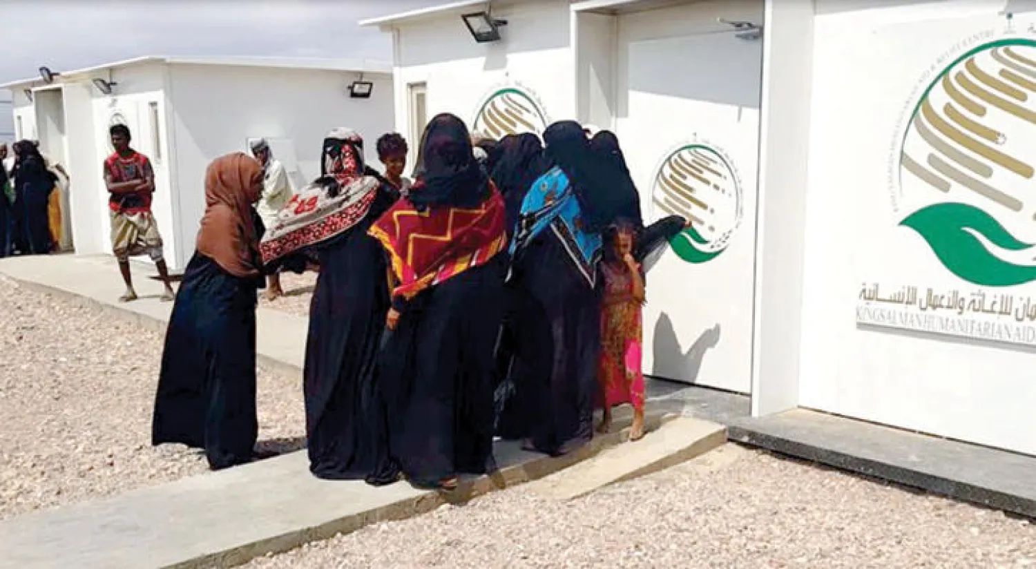 جانب من المخيمات التي أعدها «مركز الملك سلمان» للنازحين اليمنيين (واس)