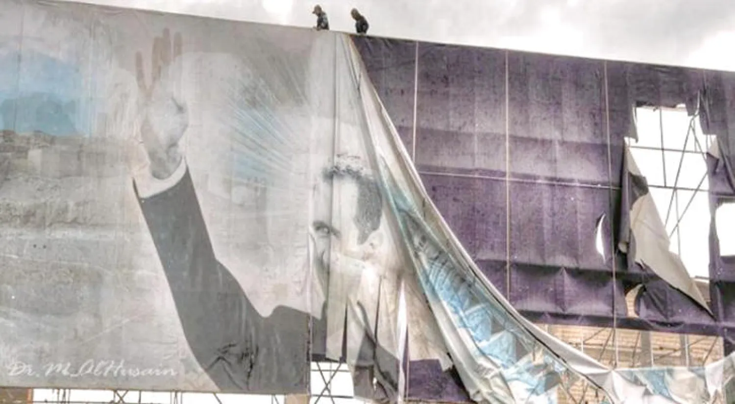 الرقة قبل أربع سنوات عندما دخل إليها {الجيش الحر} ثم استولى عليها «داعش» بعد ذلك بشهور (صفحة {الرقة تذبح بصمت})