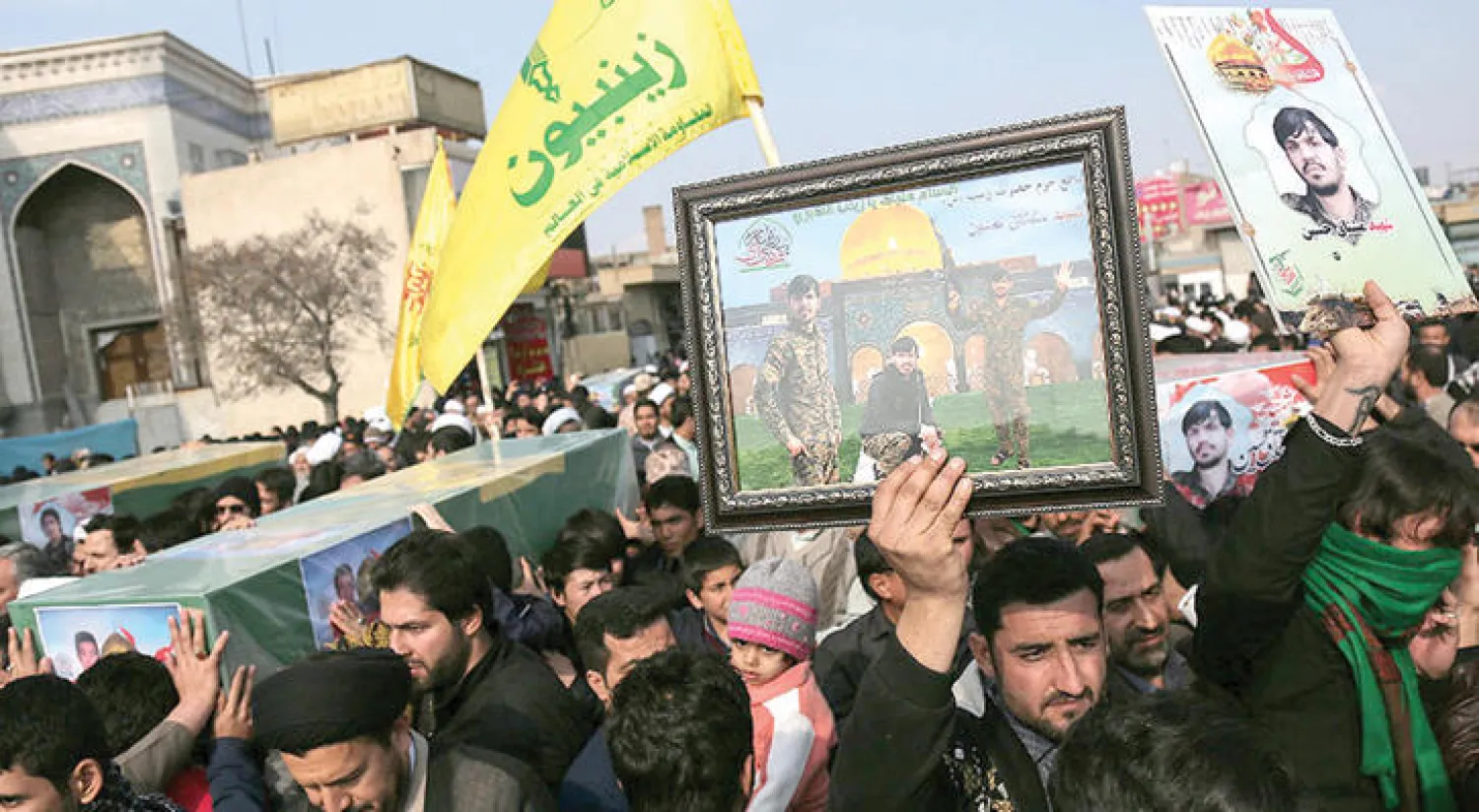تشييع 6 من قتلى الميليشيات الأفغانية {فاطميون} والباكستانية {زينبيون} أمس في مدينة قم (وكالة نادي الشباب الصحافيين الإيرانية)