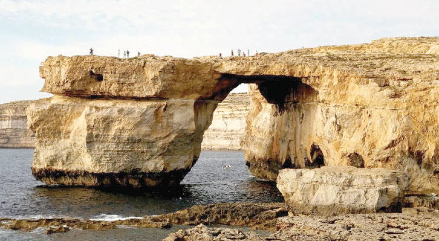 هيكل صخري على شكل قوس في مالطة