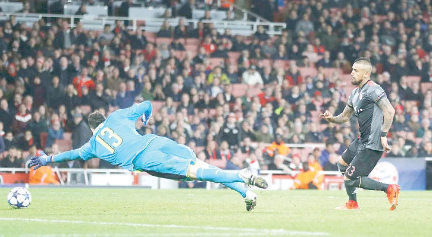 فيدال يكمل خماسية البايرن في مرمى آرسنال