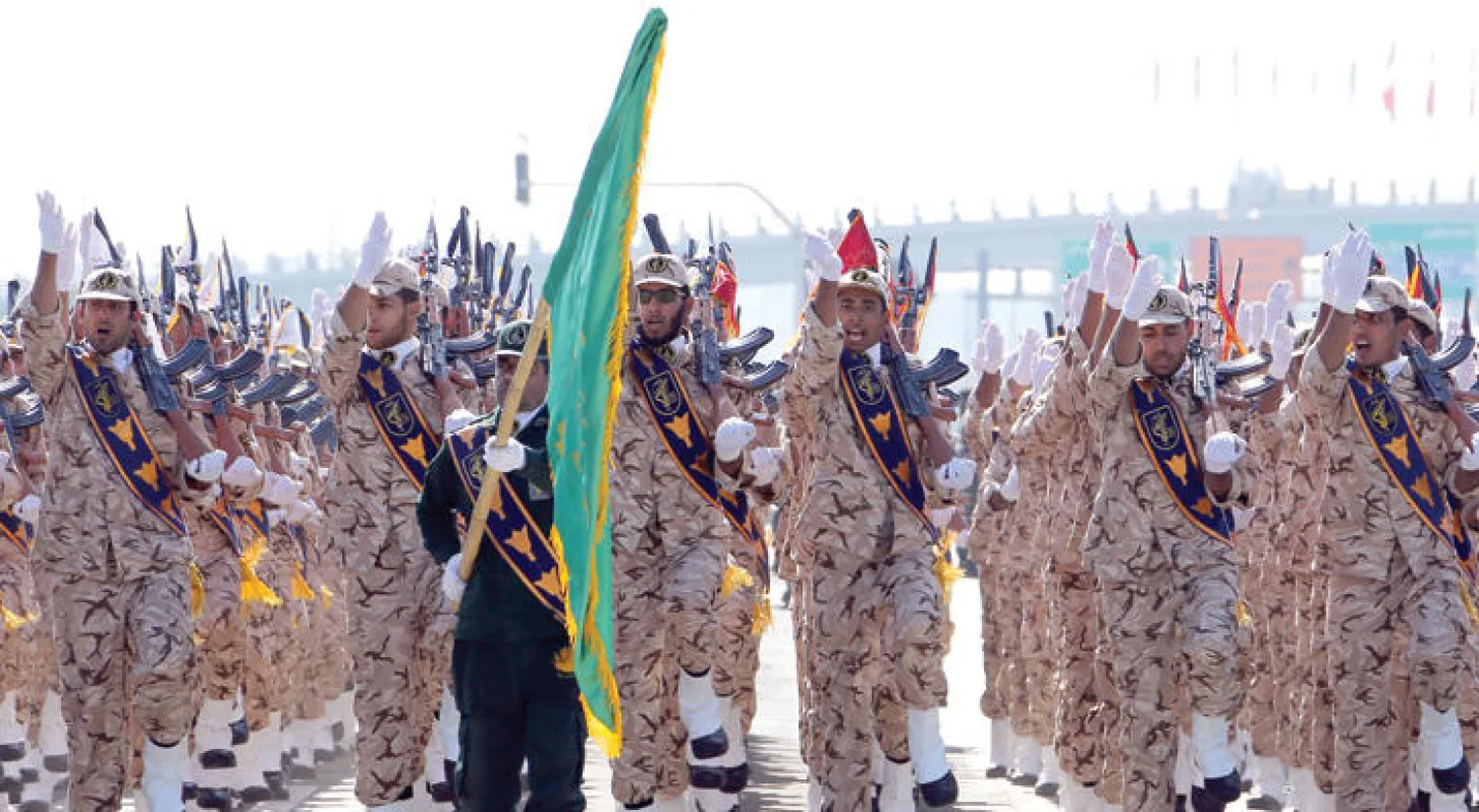 الحرس الثوري الإيراني يستعرض قواته في ذكرى الحرب الإيرانية ـ العراقية عام 2015 (أ.ف.ب)