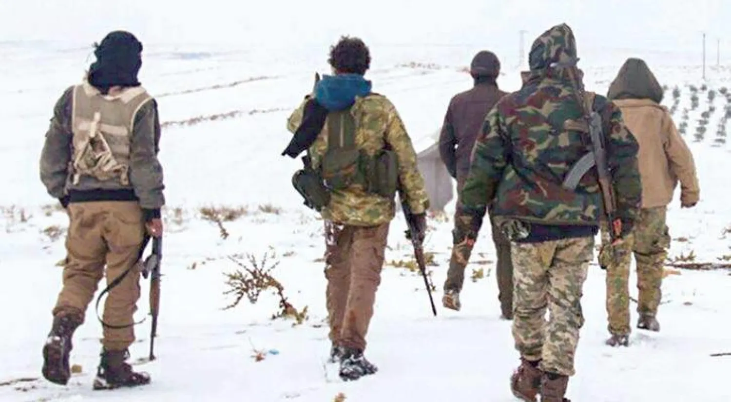 مقاتلو «أحرار الشام» قرب مدينة الباب شمال سوريا في 23 ديسمبر الماضي (أ.ب)