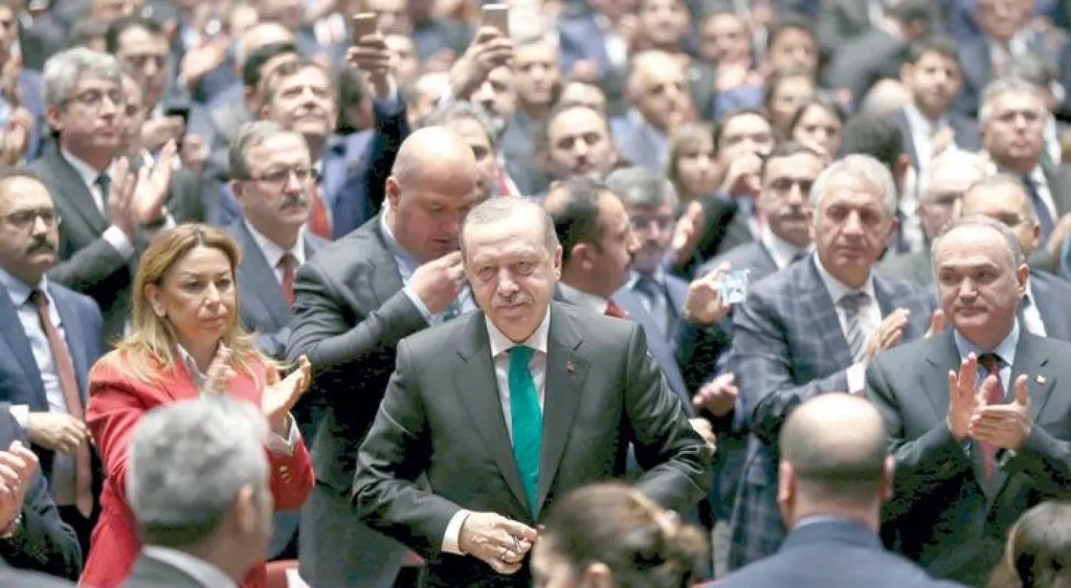 إردوغان خلال تجمع خطابي في أنقرة أمس (رويترز)