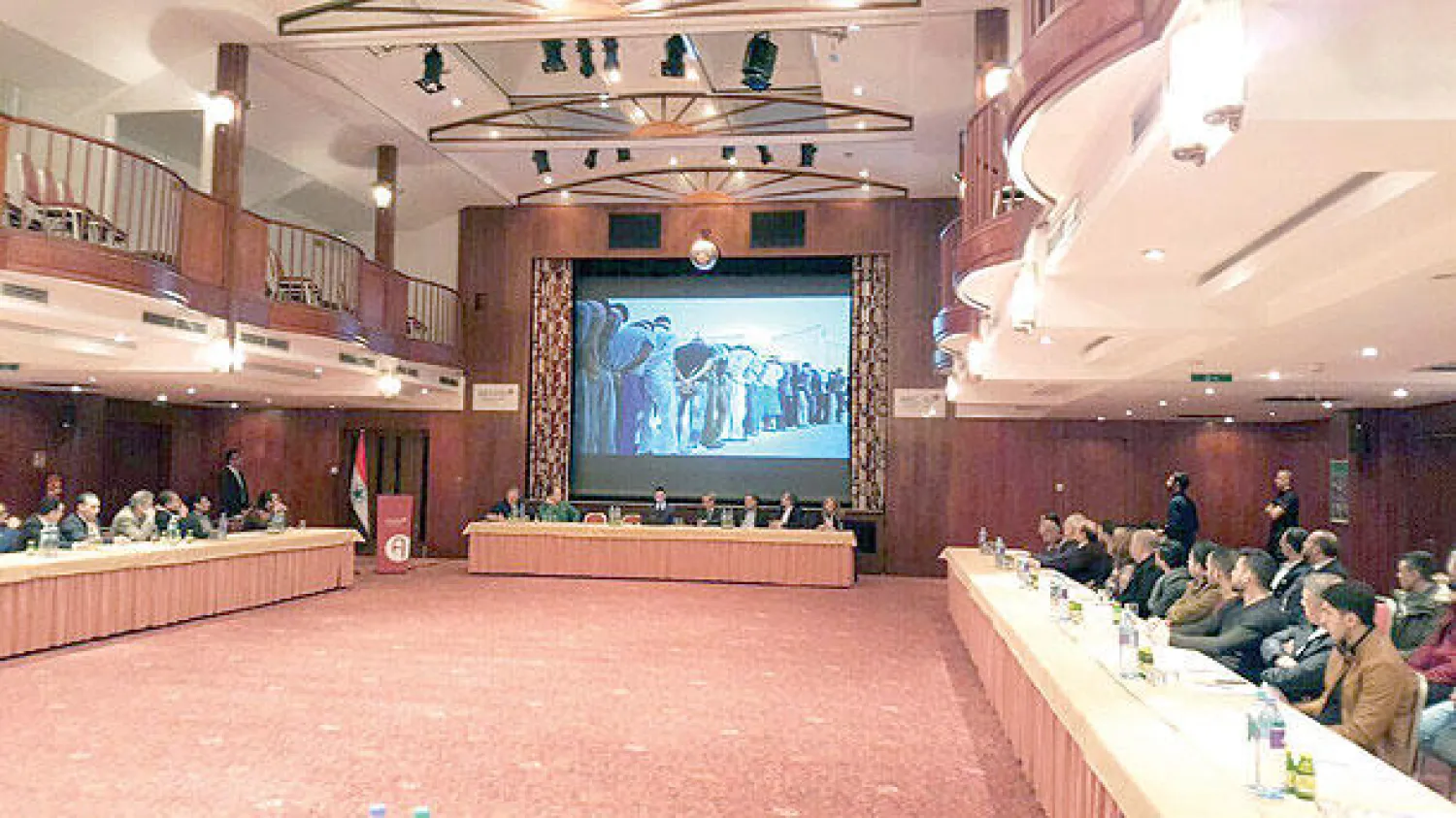 ناشطون أحوازيون يستعرضون أبرز الانتهاكات الإيرانية خلال مؤتمر بحضور منظمات حقوق إنسان أوروبية بداية الشهر الماضي في فيينا («الشرق الأوسط»)