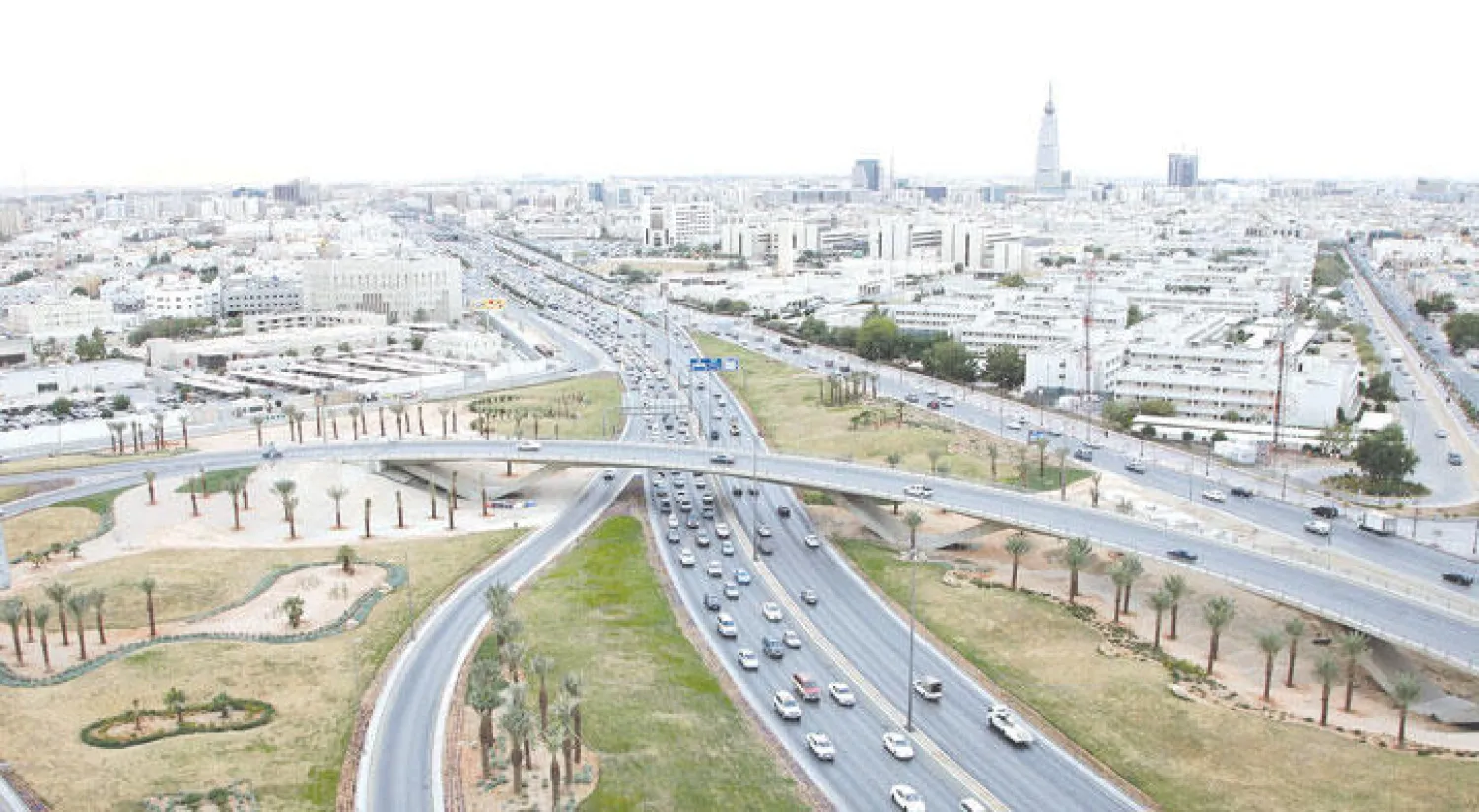 توقعات بمزيد من انخفاض أسعار العقارات في السعودية مع إصدار أول فاتورة لرسوم الأراضي البيضاء («الشرق الأوسط»)