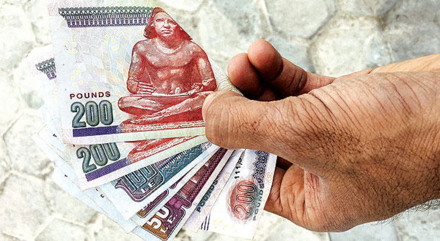 أذون الخزانة والسياسة النقدية... كلمة السر في تراجع الجنيه المصري