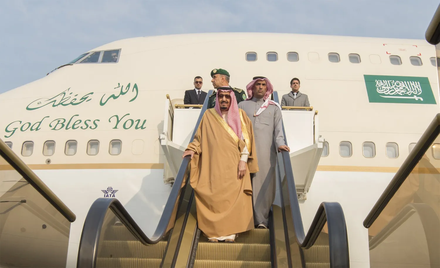 خادم الحرمين يصل الى الصين (بندر الجلعود)