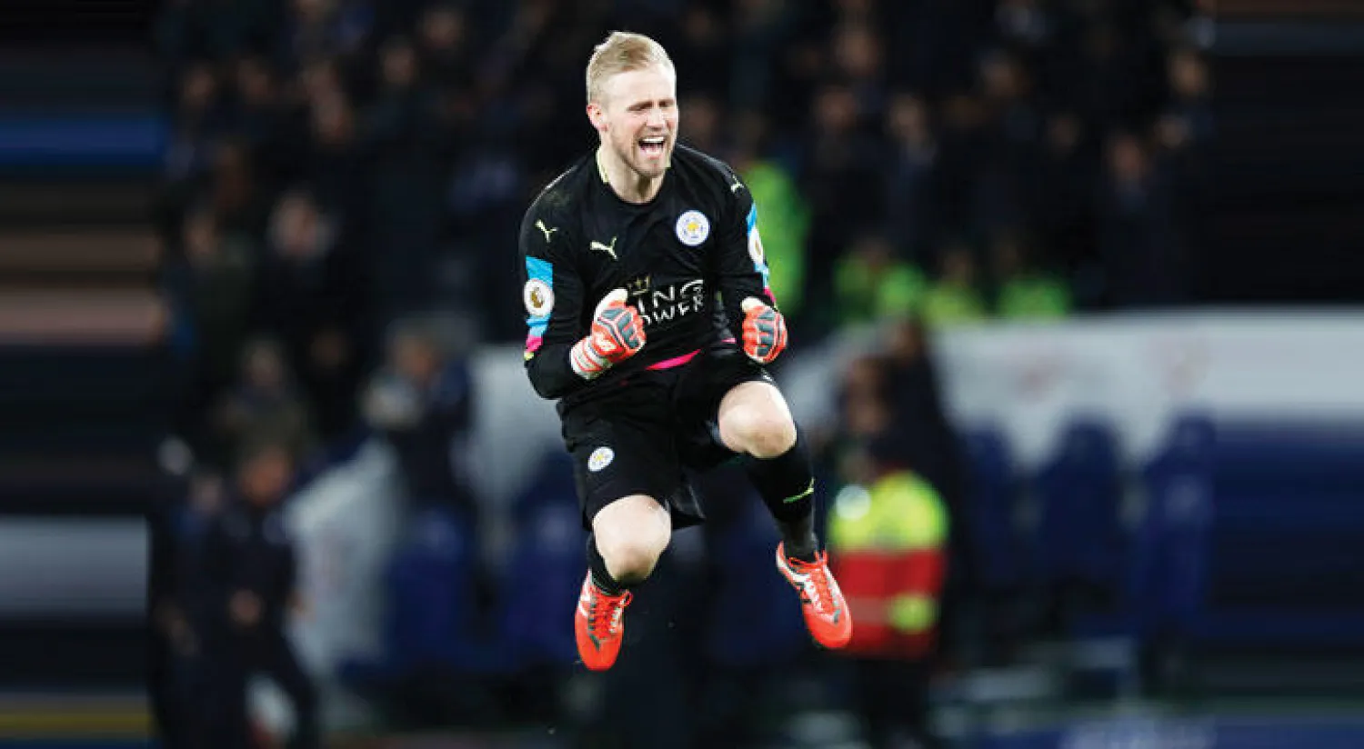 كاسبر حارس ليستر يحتفل بالتأهل (رويترز)