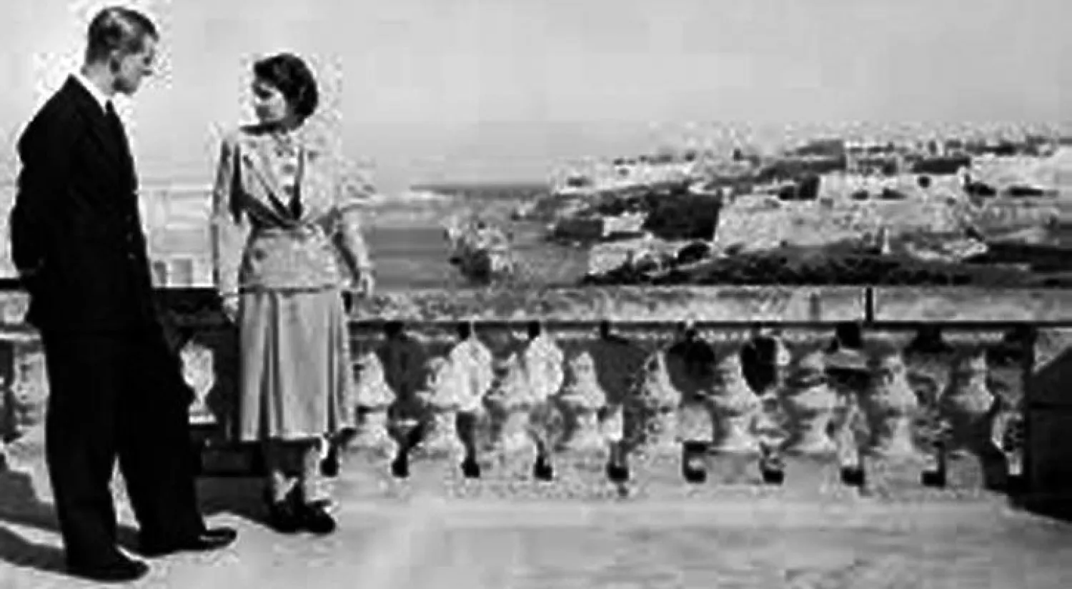 إليزابيث وفيليب خلال خدمته في مالطة