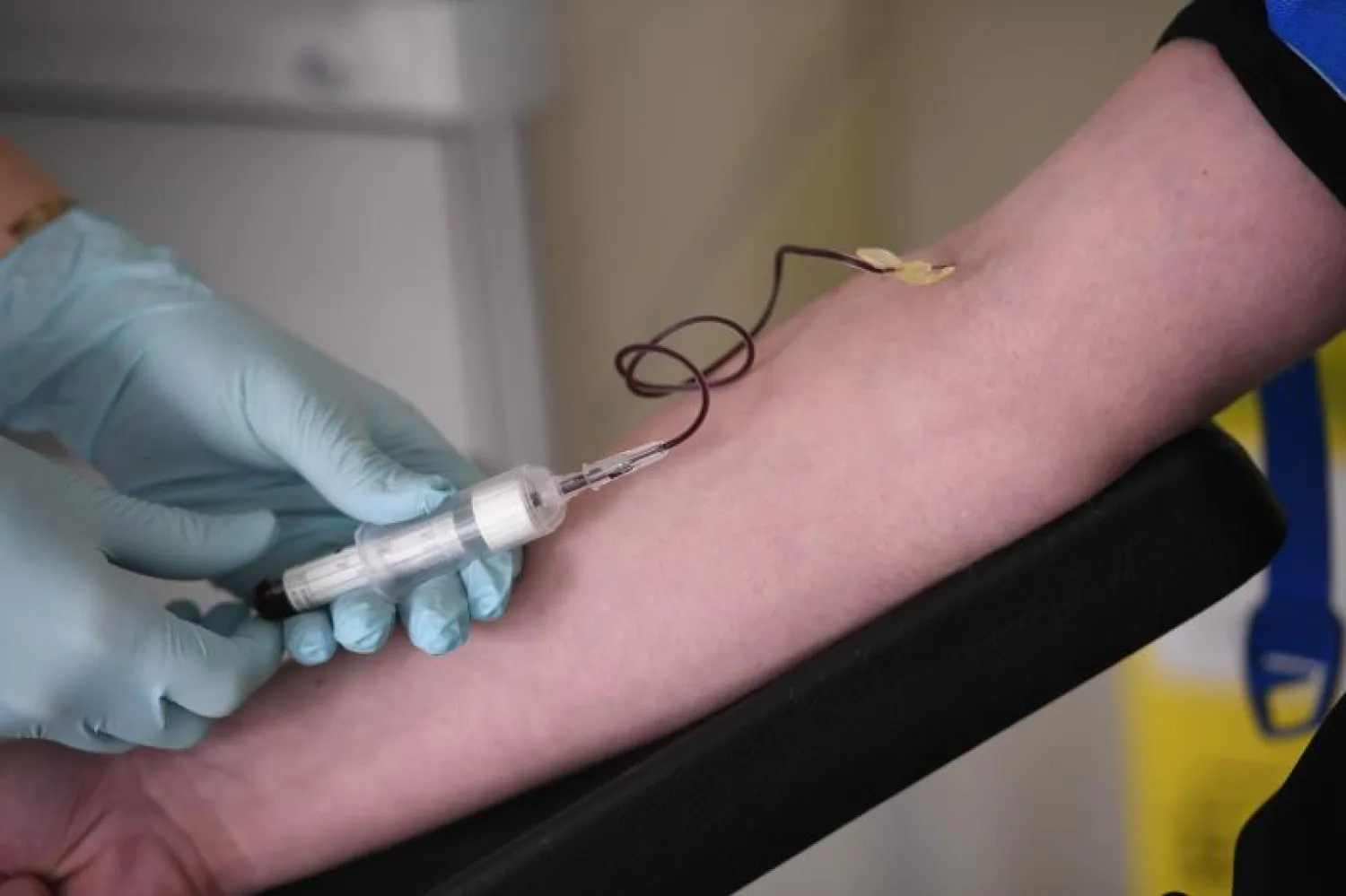 فحص دم للكشف عن الإصابة بمرض التوحد (إ.ب.أ)