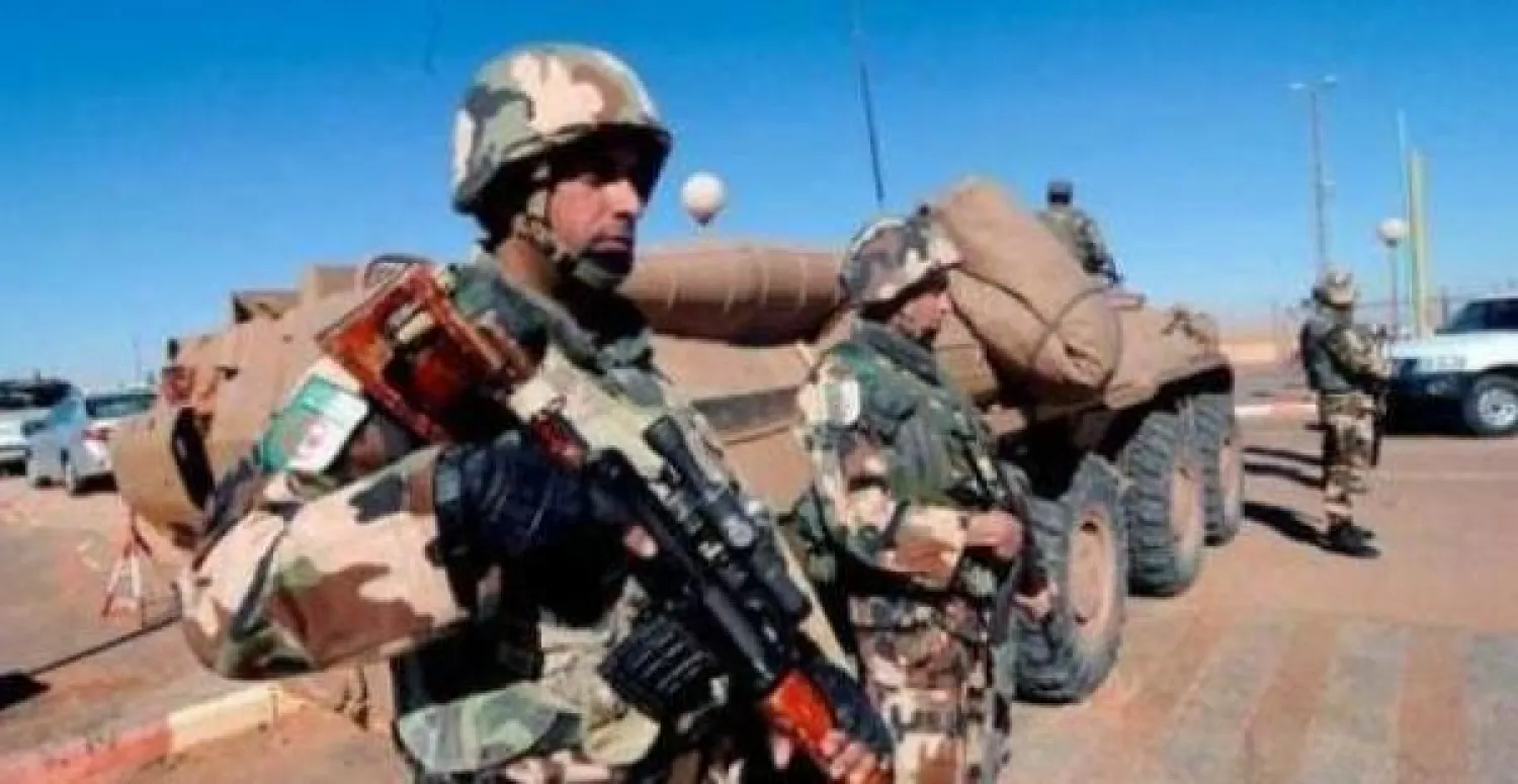 عناصر بالجيش الجزائري (رويترز)